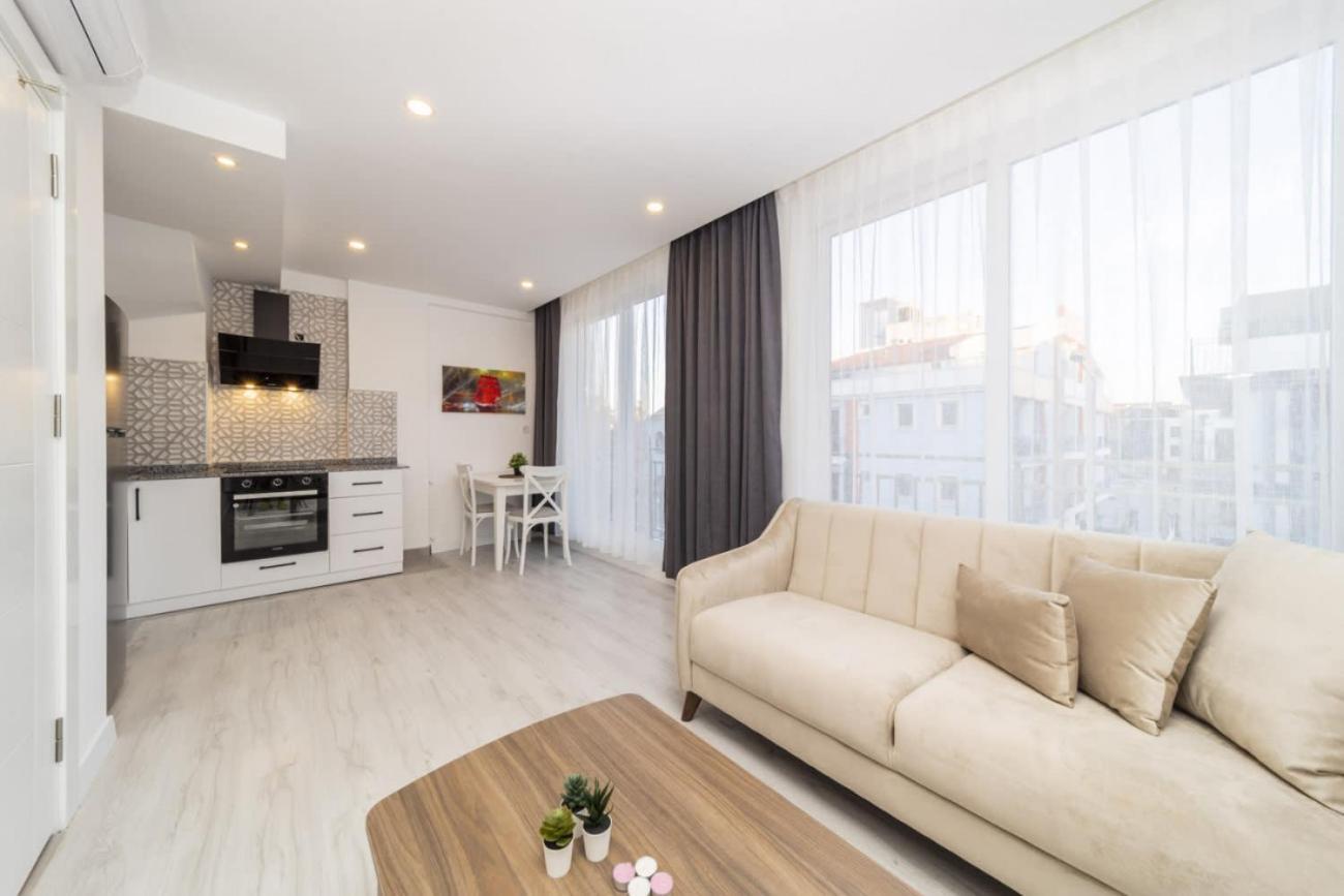 Central Flat With Terrace And View In Muratpasa Daire *