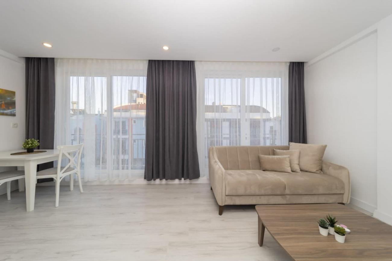 Central Flat With Terrace And View In Muratpasa Daire